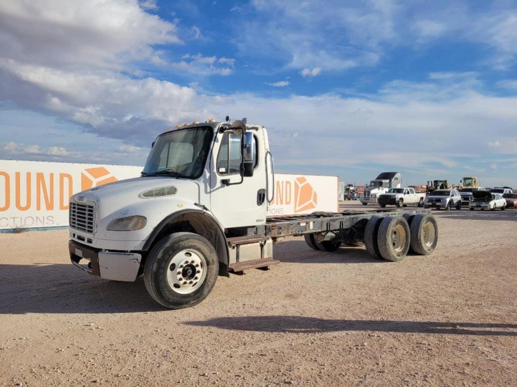 2007 Freightliner Business Class M2 Equipment Image0