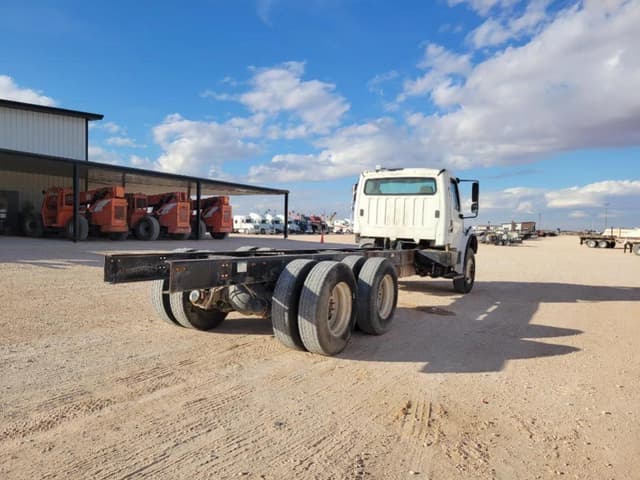 Image of Freightliner Business Class M2 equipment image 4