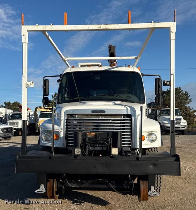 Image of Freightliner Business Class M2 equipment image 1