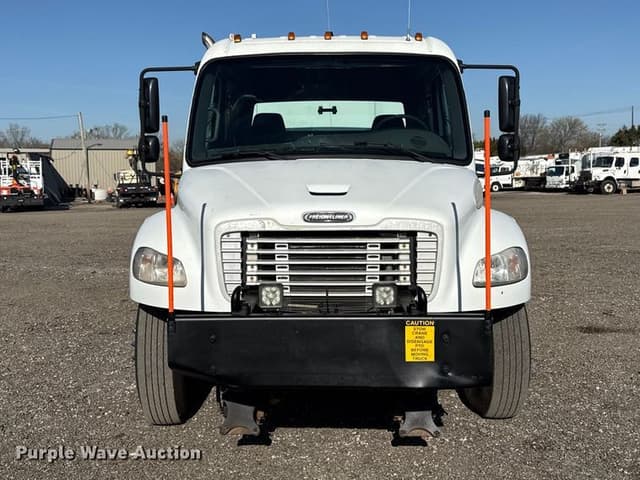 Image of Freightliner Business Class M2 equipment image 1