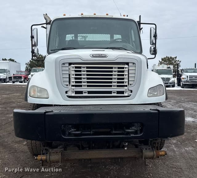 Image of Freightliner Business Class M2 equipment image 1