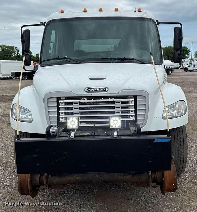 Image of Freightliner Business Class M2 equipment image 1