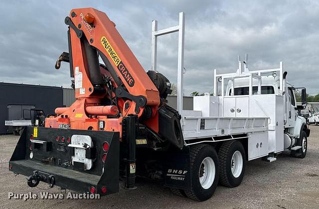 Image of Freightliner Business Class M2 equipment image 4