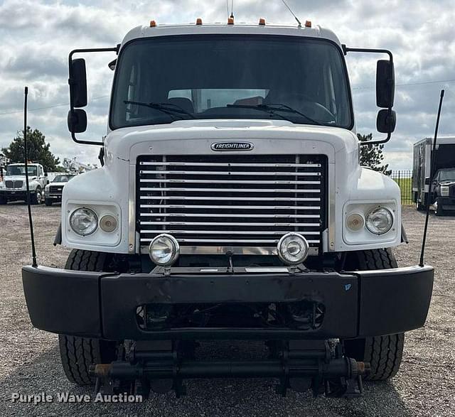 Image of Freightliner Business Class M2 equipment image 1
