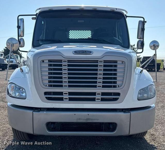 Image of Freightliner Business Class M2 equipment image 1