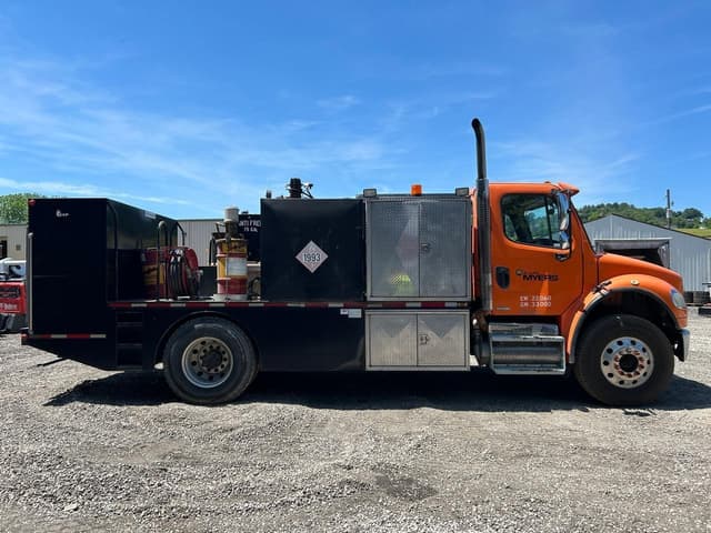 Image of Freightliner M2 equipment image 4