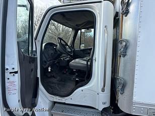 Main image Freightliner Business Class M2 72