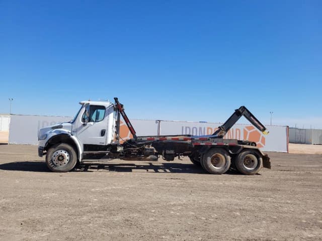 Image of Freightliner Business Class M2 equipment image 1