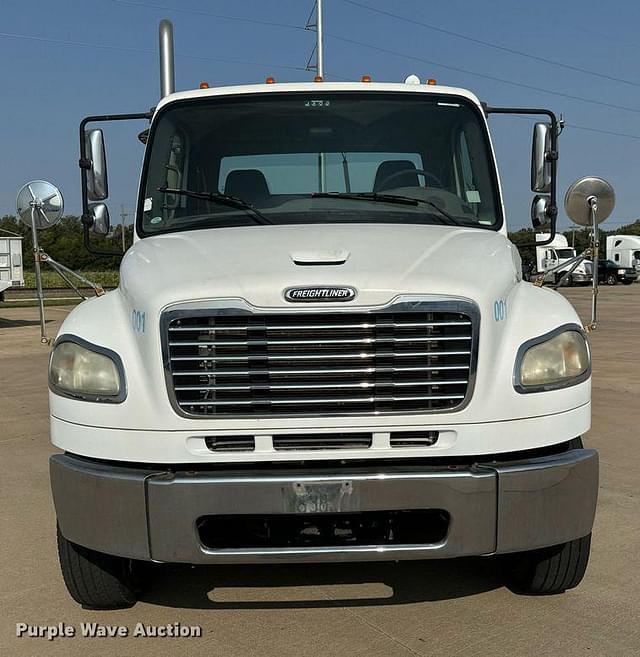 Image of Freightliner Business Class M2 equipment image 1