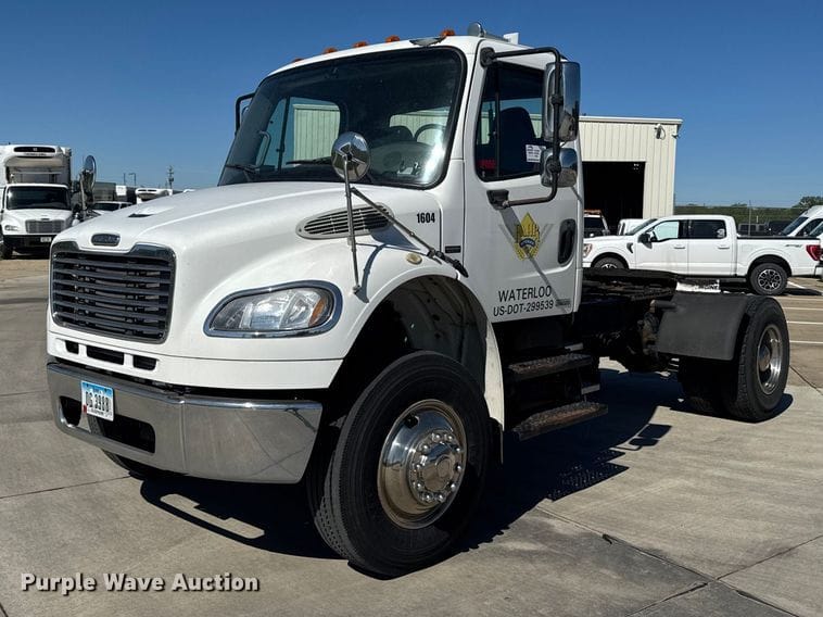 2007 Freightliner Business Class M2 Equipment Image0