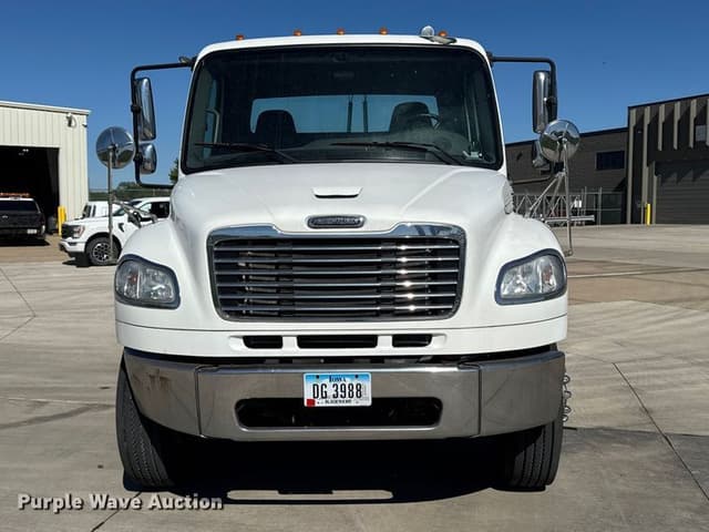 Image of Freightliner Business Class M2 equipment image 1
