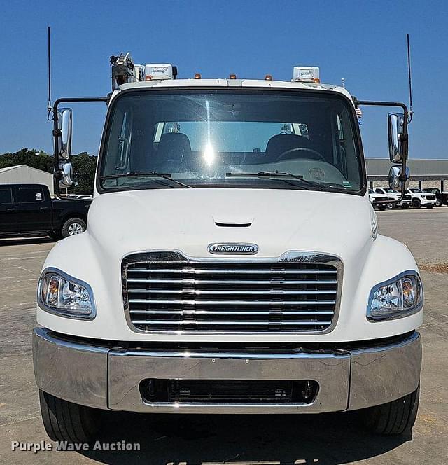 Image of Freightliner Business Class M2 equipment image 1