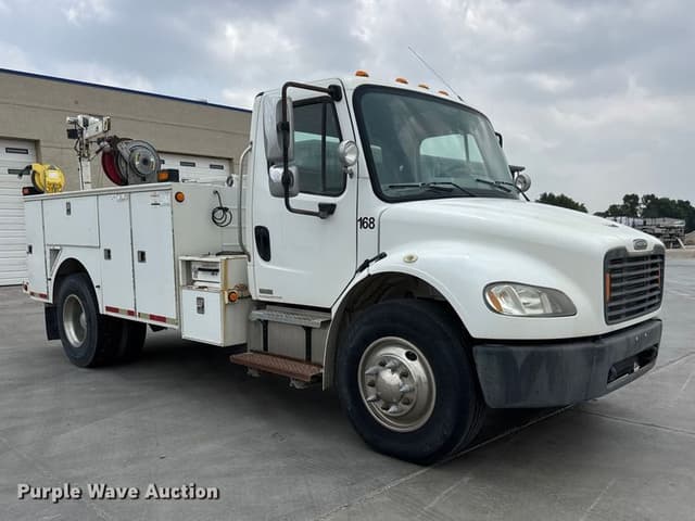 Image of Freightliner Business Class M2 equipment image 2