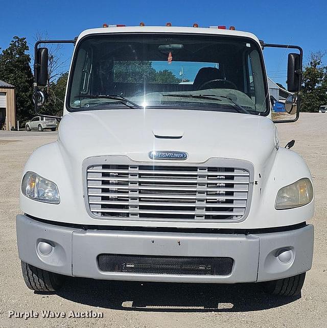 Image of Freightliner Business Class M2 equipment image 1