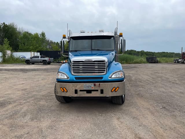 Image of Freightliner Cascadia equipment image 1