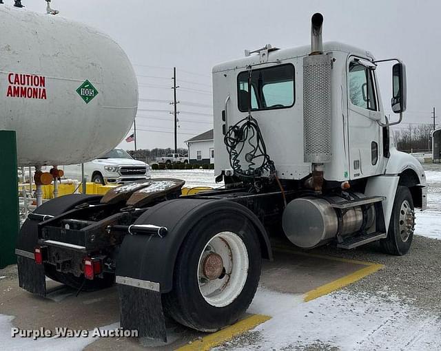 Image of Freightliner Cascadia equipment image 4