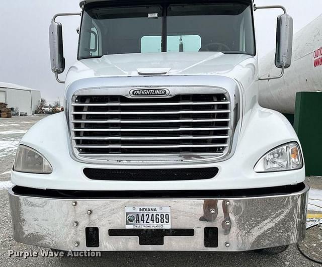 Image of Freightliner Cascadia equipment image 1