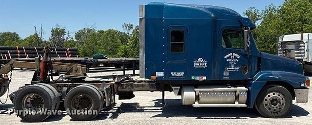 Image of Freightliner Century Class equipment image 3