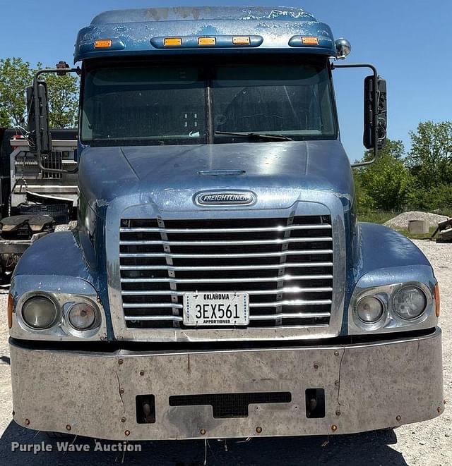 Image of Freightliner Century Class equipment image 1