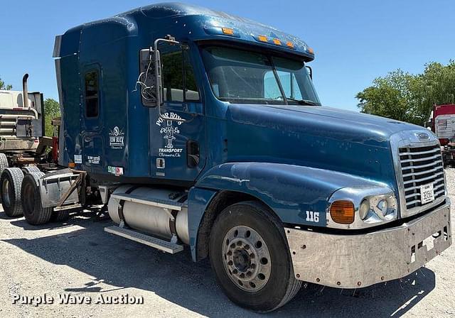 Image of Freightliner Century Class equipment image 2