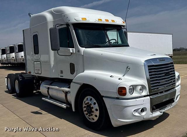 Image of Freightliner Century Class equipment image 2