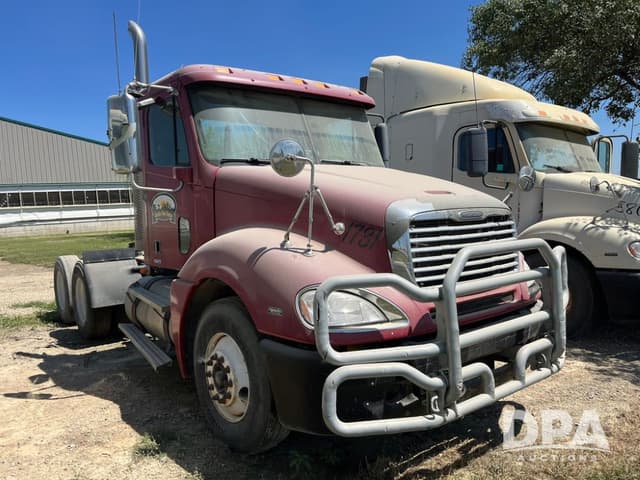 Image of Freightliner CL120 equipment image 4