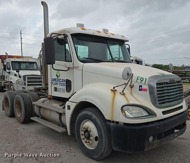 Image of Freightliner CL120 equipment image 2