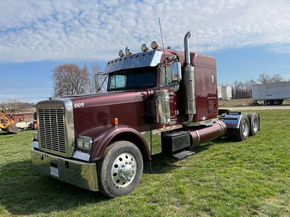 Main image Freightliner FLD132