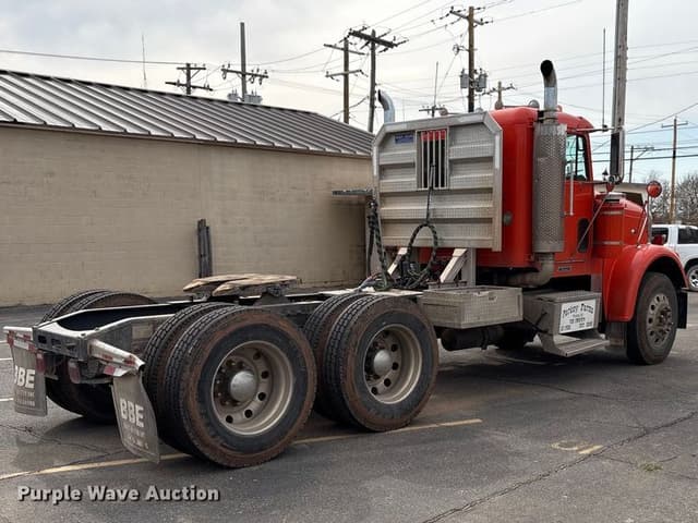Image of Freightliner Classic equipment image 4