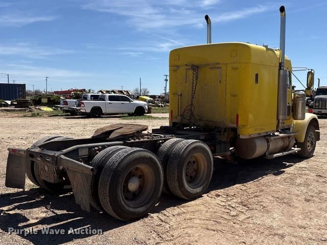 Image of Freightliner Classic equipment image 4