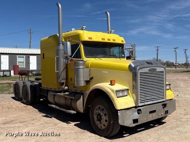 Image of Freightliner Classic equipment image 2