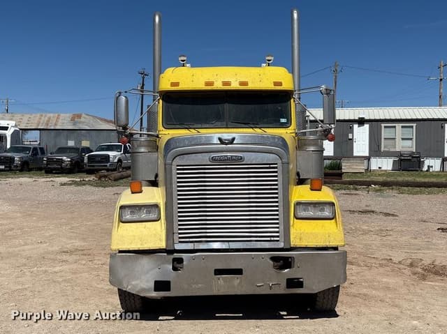 Image of Freightliner Classic equipment image 1
