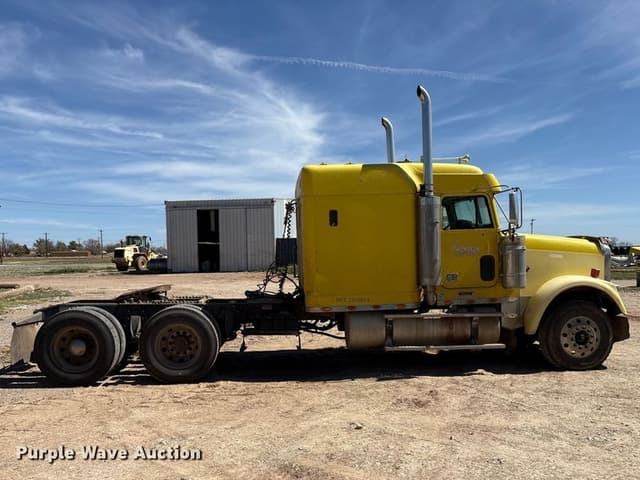 Image of Freightliner Classic equipment image 3