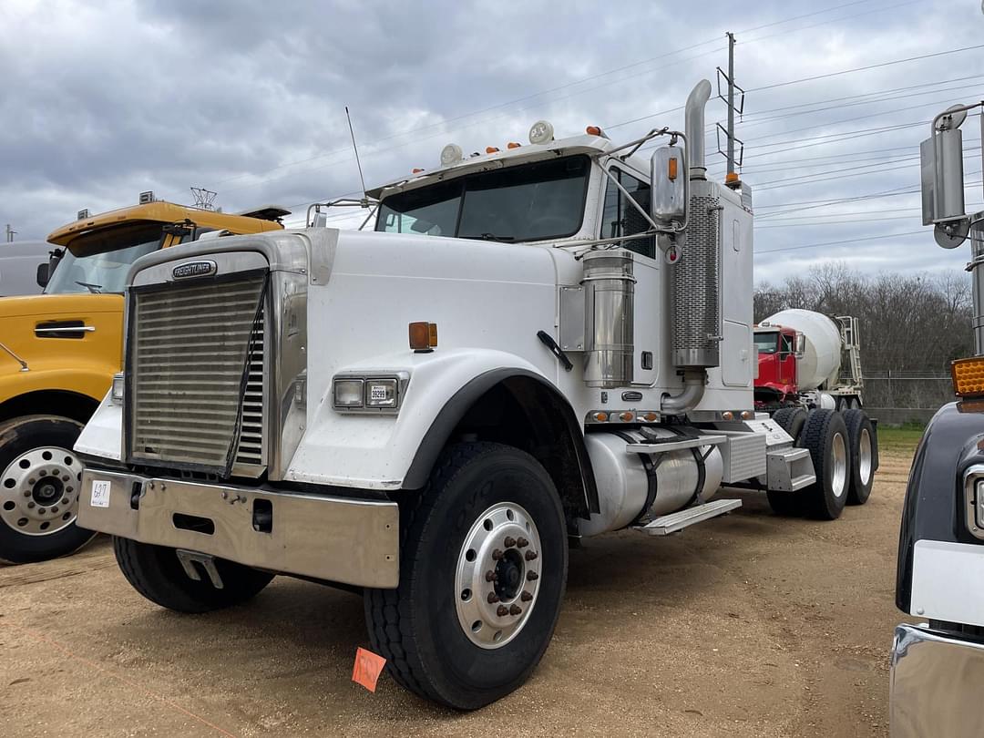 Image of Freightliner Classic Primary image