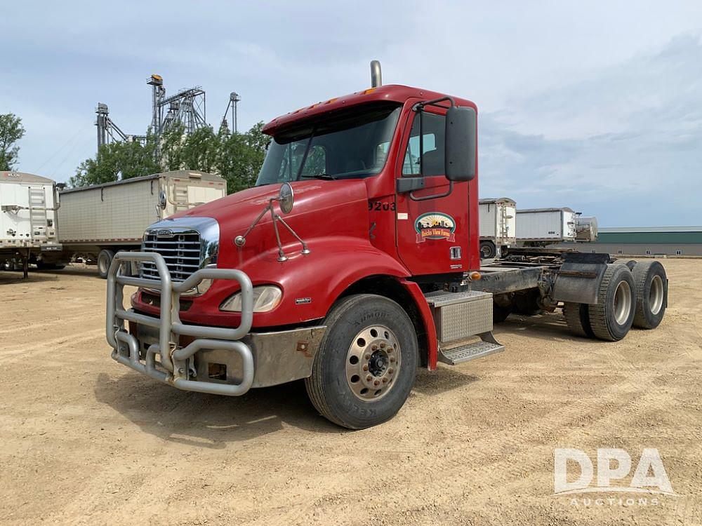 Image of Freightliner Columbia 112 Primary image