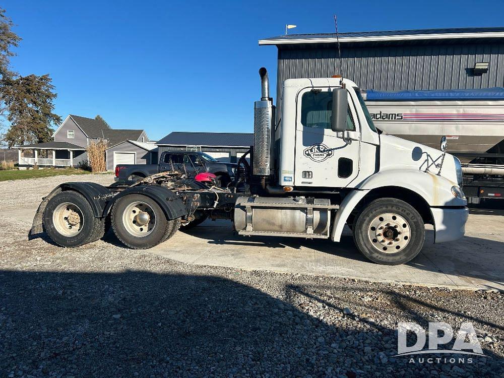 Image of Freightliner Columbia 112 Primary image