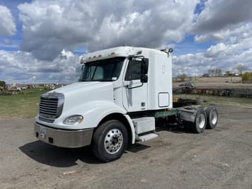 Main image Freightliner Columbia 112