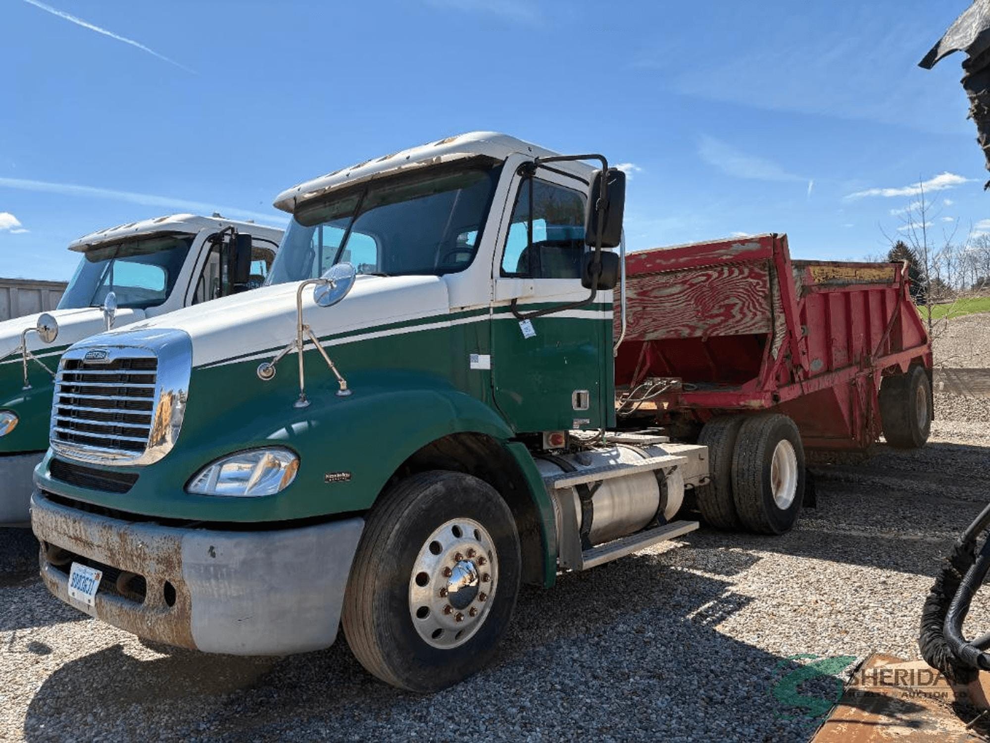 2007 Freightliner Columbia 112 Equipment Image0