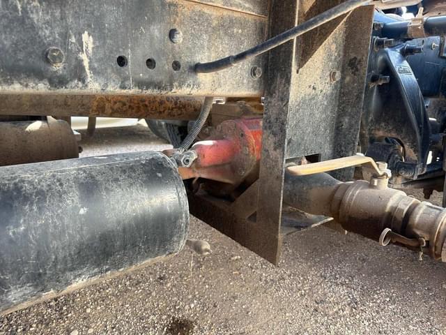 Image of Freightliner Columbia 120 equipment image 4