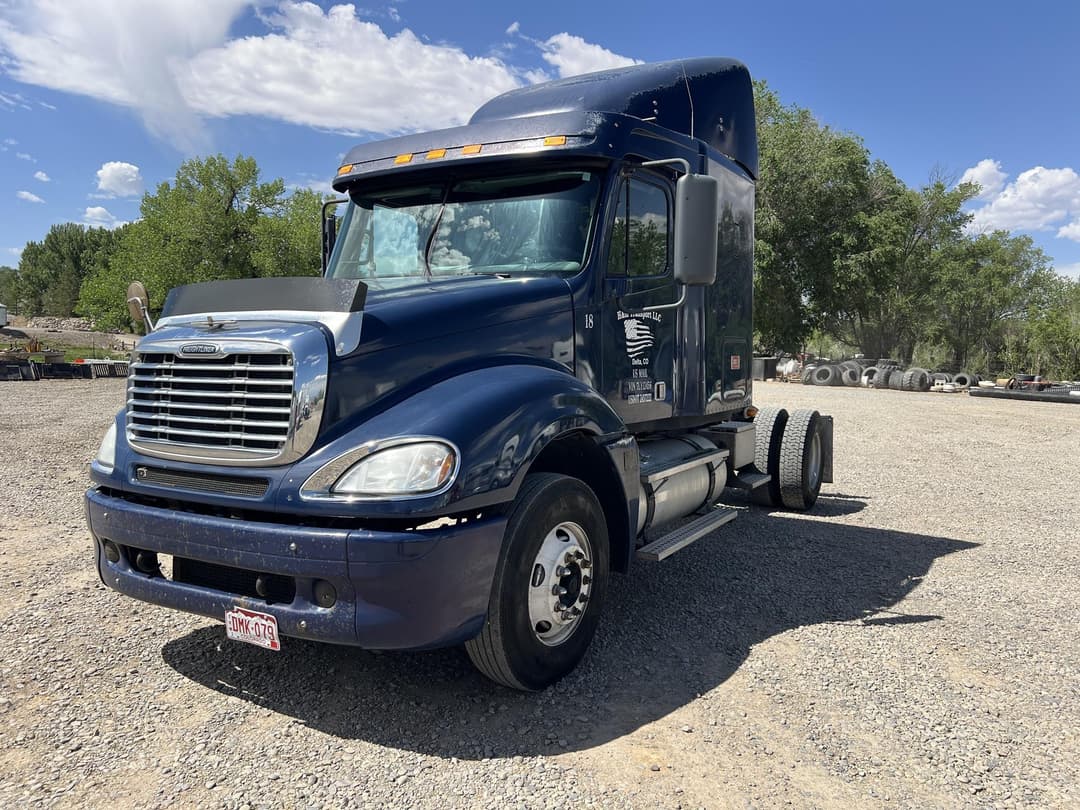 Image of Freightliner Columbia 120 Primary image