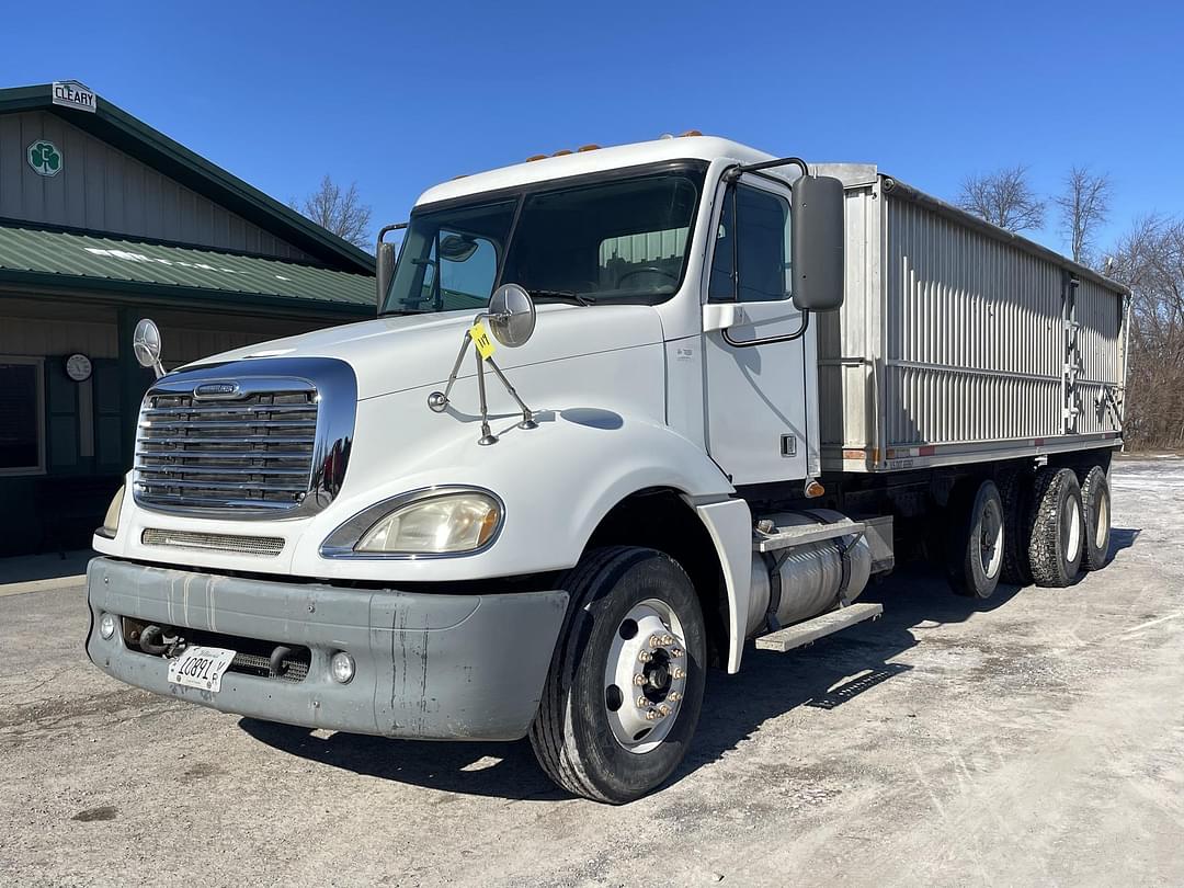 Image of Freightliner Columbia 120 Primary image