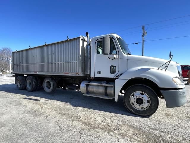 Image of Freightliner Columbia 120 equipment image 2