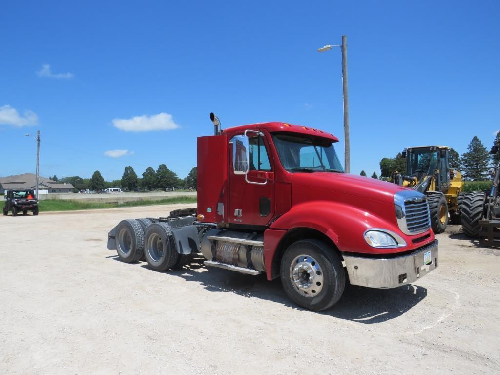 Image of Freightliner Columbia 120 Primary image