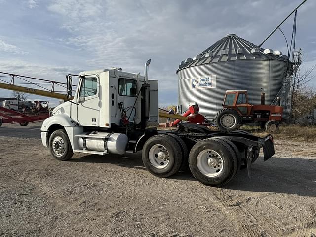 Image of Freightliner Columbia 120 equipment image 1