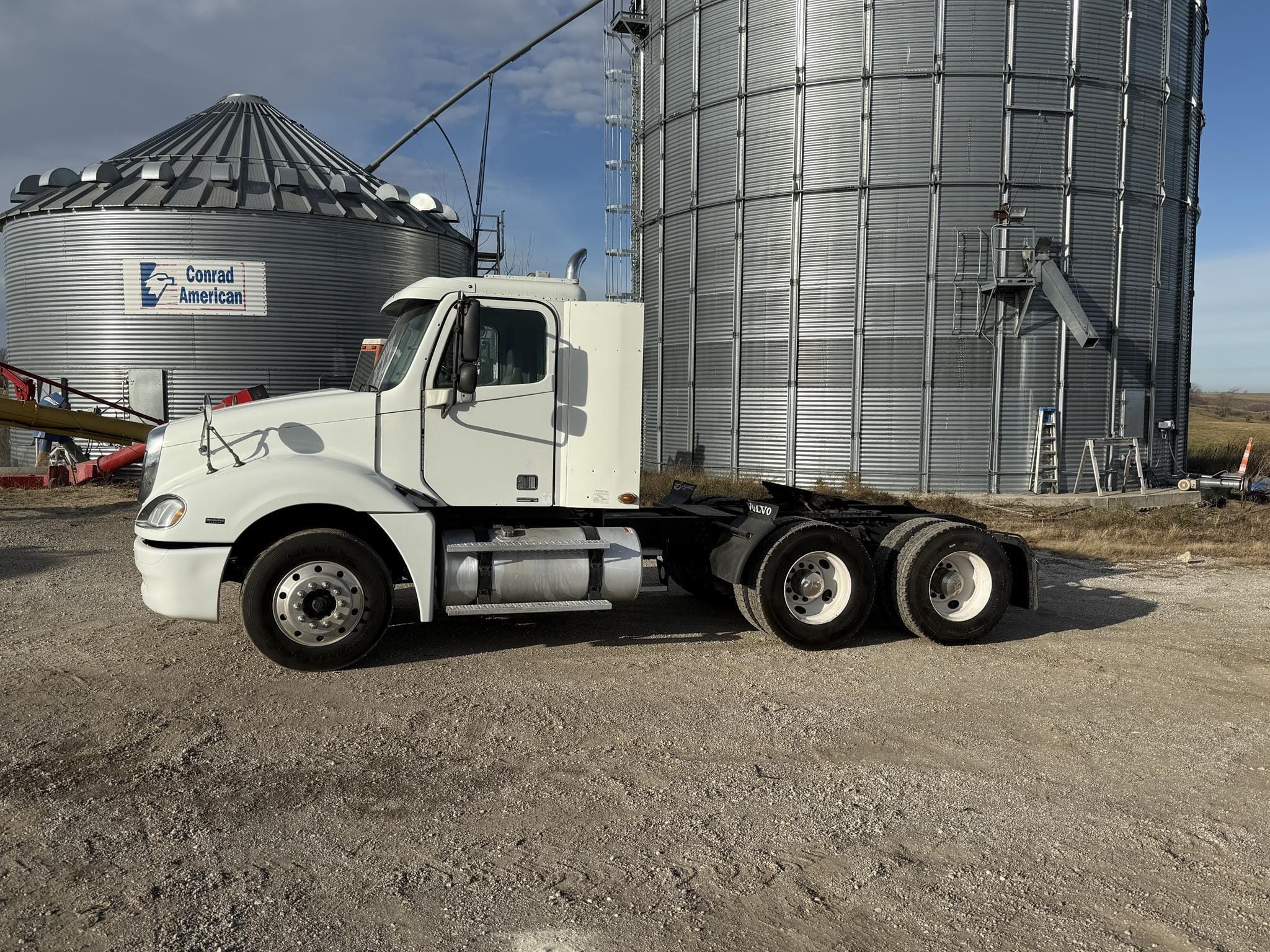 Main image Freightliner Columbia 120