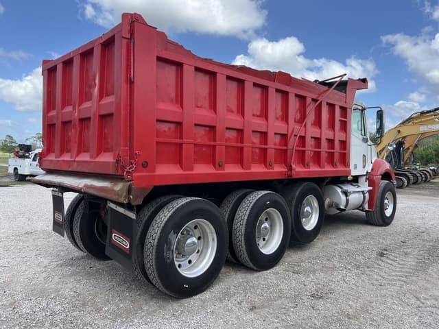 Image of Freightliner Columbia 120 equipment image 4