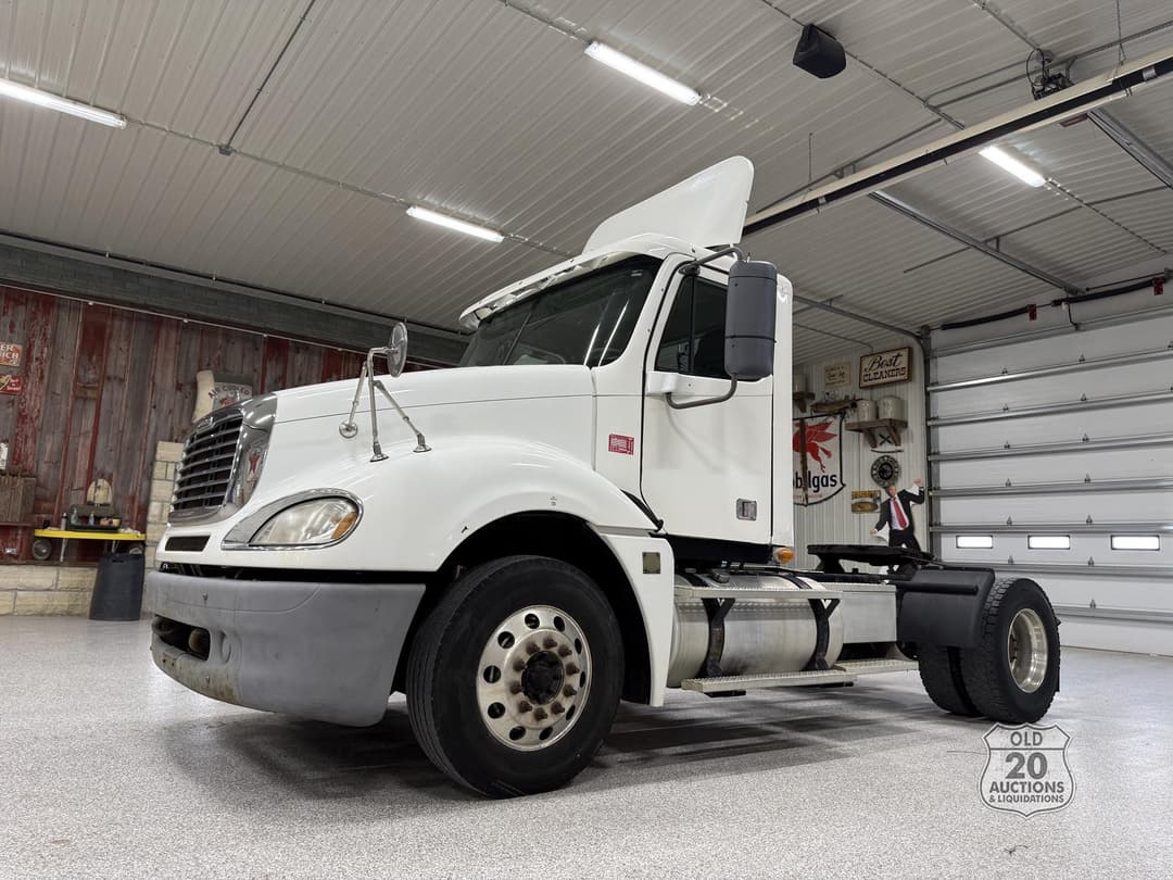 Image of Freightliner Columbia 120 Primary image