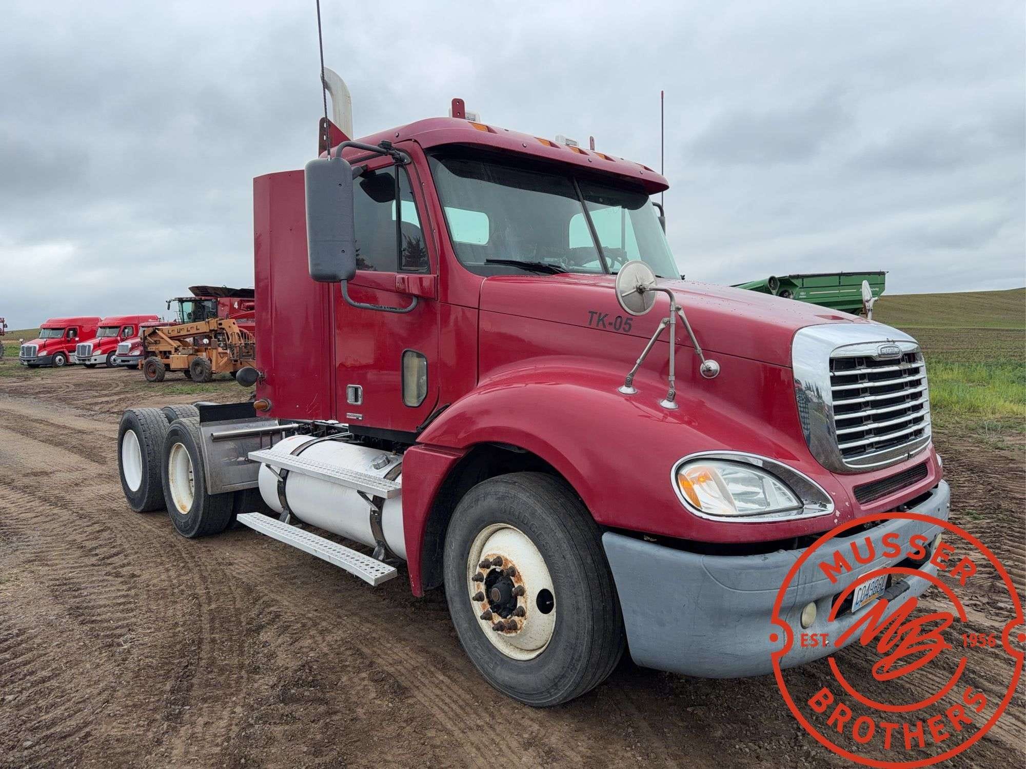 2007 Freightliner Columbia 120 Equipment Image0
