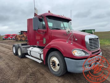 Main image Freightliner Columbia 120