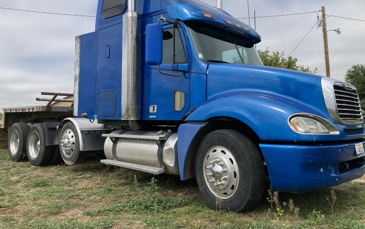 Main image Freightliner Columbia 120